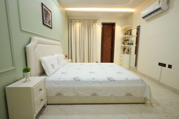 Luxury Floral Printed Cotton Bedsheet Set – Soft Ivory